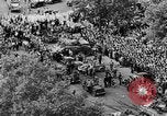 Standbild General Charles de Gaulle besuchen Arc de Triomphe Paris Frankreich, 1944, aus Sekunde 24 historischem Filmmaterial Videoclip 65675049552