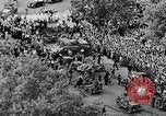 Standbild General Charles de Gaulle besuchen Arc de Triomphe Paris Frankreich, 1944, aus Sekunde 28 historischem Filmmaterial Videoclip 65675049552