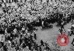 Standbild General Charles de Gaulle besuchen Arc de Triomphe Paris Frankreich, 1944, aus Sekunde 33 historischem Filmmaterial Videoclip 65675049552
