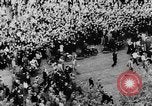 Standbild General Charles de Gaulle besuchen Arc de Triomphe Paris Frankreich, 1944, aus Sekunde 35 historischem Filmmaterial Videoclip 65675049552