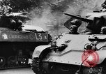 Standbild General Charles de Gaulle besuchen Arc de Triomphe Paris Frankreich, 1944, aus Sekunde 38 historischem Filmmaterial Videoclip 65675049552