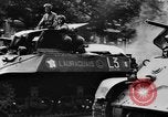 Standbild General Charles de Gaulle besuchen Arc de Triomphe Paris Frankreich, 1944, aus Sekunde 39 historischem Filmmaterial Videoclip 65675049552
