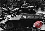 Standbild General Charles de Gaulle besuchen Arc de Triomphe Paris Frankreich, 1944, aus Sekunde 40 historischem Filmmaterial Videoclip 65675049552