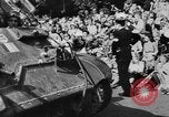 Standbild General Charles de Gaulle besuchen Arc de Triomphe Paris Frankreich, 1944, aus Sekunde 43 historischem Filmmaterial Videoclip 65675049552