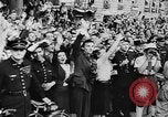 Standbild General Charles de Gaulle besuchen Arc de Triomphe Paris Frankreich, 1944, aus Sekunde 51 historischem Filmmaterial Videoclip 65675049552