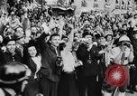 Standbild General Charles de Gaulle besuchen Arc de Triomphe Paris Frankreich, 1944, aus Sekunde 52 historischem Filmmaterial Videoclip 65675049552
