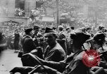 Standbild General Charles de Gaulle besuchen Arc de Triomphe Paris Frankreich, 1944, aus Sekunde 61 historischem Filmmaterial Videoclip 65675049552