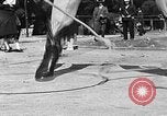 Standbild rope Tricks Hollywood Los Angeles California USA, 1930, aus Sekunde 19 historischem Filmmaterial Videoclip 65675049601