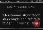 Standbild großer Mann und Zwerge Los Angeles California USA, 1930, aus Sekunde 4 historischem Filmmaterial Videoclip 65675049604