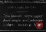 Standbild großer Mann und Zwerge Los Angeles California USA, 1930, aus Sekunde 5 historischem Filmmaterial Videoclip 65675049604