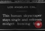 Standbild großer Mann und Zwerge Los Angeles California USA, 1930, aus Sekunde 8 historischem Filmmaterial Videoclip 65675049604