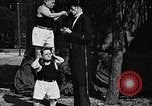 Standbild großer Mann und Zwerge Los Angeles California USA, 1930, aus Sekunde 41 historischem Filmmaterial Videoclip 65675049604