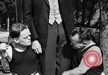 Standbild großer Mann und Zwerge Los Angeles California USA, 1930, aus Sekunde 54 historischem Filmmaterial Videoclip 65675049604