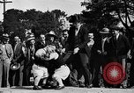 Standbild großer Mann und Zwerge Los Angeles California USA, 1930, aus Sekunde 61 historischem Filmmaterial Videoclip 65675049604