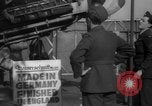 Immagine di Si è schiantato Messerschmitt Me109 aeromobile Londra Inghilterra Regno Unito, 1940, secondo 12 filmato di repertorio 65675049620
