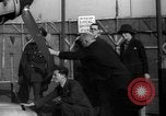 Immagine di Si è schiantato Messerschmitt Me109 aeromobile Londra Inghilterra Regno Unito, 1940, secondo 28 filmato di repertorio 65675049620