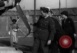 Immagine di Si è schiantato Messerschmitt Me109 aeromobile Londra Inghilterra Regno Unito, 1940, secondo 39 filmato di repertorio 65675049620