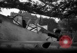 Immagine di Si è schiantato Messerschmitt Me109 aeromobile Londra Inghilterra Regno Unito, 1940, secondo 43 filmato di repertorio 65675049620