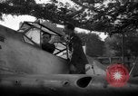 Immagine di Si è schiantato Messerschmitt Me109 aeromobile Londra Inghilterra Regno Unito, 1940, secondo 46 filmato di repertorio 65675049620