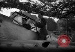 Immagine di Si è schiantato Messerschmitt Me109 aeromobile Londra Inghilterra Regno Unito, 1940, secondo 47 filmato di repertorio 65675049620
