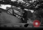 Immagine di Si è schiantato Messerschmitt Me109 aeromobile Londra Inghilterra Regno Unito, 1940, secondo 53 filmato di repertorio 65675049620