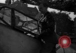 Immagine di Si è schiantato Messerschmitt Me109 aeromobile Londra Inghilterra Regno Unito, 1940, secondo 55 filmato di repertorio 65675049620