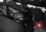 Immagine di Si è schiantato Messerschmitt Me109 aeromobile Londra Inghilterra Regno Unito, 1940, secondo 57 filmato di repertorio 65675049620