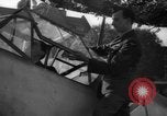 Immagine di Si è schiantato Messerschmitt Me109 aeromobile Londra Inghilterra Regno Unito, 1940, secondo 60 filmato di repertorio 65675049620