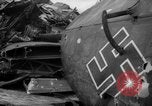 Image allemand Swastika aéronefs Royaume-Uni, 1940, de la seconde 30 séquences d'archives historiques vidéo 65675049625