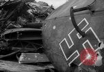 Image allemand Swastika aéronefs Royaume-Uni, 1940, de la seconde 34 séquences d'archives historiques vidéo 65675049625