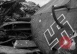 Image allemand Swastika aéronefs Royaume-Uni, 1940, de la seconde 38 séquences d'archives historiques vidéo 65675049625