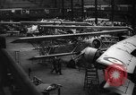 Standbild britischen shadow Factory für Flugzeuge Vereinigtes Königreich, 1940, aus Sekunde 15 historischem Filmmaterial Videoclip 65675049632