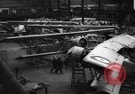 Standbild britischen shadow Factory für Flugzeuge Vereinigtes Königreich, 1940, aus Sekunde 16 historischem Filmmaterial Videoclip 65675049632