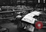 Standbild britischen shadow Factory für Flugzeuge Vereinigtes Königreich, 1940, aus Sekunde 17 historischem Filmmaterial Videoclip 65675049632