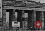 Immagine di Rally comunista Berlino Germania Est, 1950, secondo 6 filmato di repertorio 65675049655