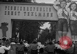 Immagine di Rally comunista Berlino Germania Est, 1950, secondo 22 filmato di repertorio 65675049655