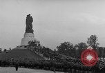 Immagine di Rally comunista Berlino Germania Est, 1950, secondo 51 filmato di repertorio 65675049655