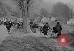 Image les réfugiés Luchon France, 1938, de la seconde 22 séquences d'archives historiques vidéo 65675049674