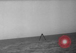 Standbild Taucher erholen Körper vom Lake Michigan barge Unfall Chicago Illinois USA, 1936, aus Sekunde 9 historischem Filmmaterial Videoclip 65675049688