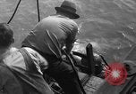 Standbild Taucher erholen Körper vom Lake Michigan barge Unfall Chicago Illinois USA, 1936, aus Sekunde 28 historischem Filmmaterial Videoclip 65675049688