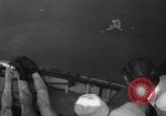 Standbild Taucher erholen Körper vom Lake Michigan barge Unfall Chicago Illinois USA, 1936, aus Sekunde 31 historischem Filmmaterial Videoclip 65675049688
