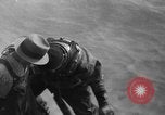 Standbild Taucher erholen Körper vom Lake Michigan barge Unfall Chicago Illinois USA, 1936, aus Sekunde 32 historischem Filmmaterial Videoclip 65675049688