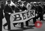 Standbild "Wir wollen Bier" Parade New York United States USA, 1932, aus Sekunde 29 historischem Filmmaterial Videoclip 65675049698