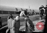 Standbild BOAC airliner ditched Severn River England, 1954, aus Sekunde 19 historischem Filmmaterial Videoclip 65675049703