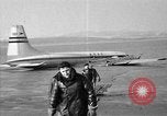 Standbild BOAC airliner ditched Severn River England, 1954, aus Sekunde 29 historischem Filmmaterial Videoclip 65675049703