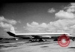 Standbild British Comet Jetliner Hertfordshire England, 1951, aus Sekunde 1 historischem Filmmaterial Videoclip 65675049704