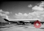 Standbild British Comet Jetliner Hertfordshire England, 1951, aus Sekunde 4 historischem Filmmaterial Videoclip 65675049704