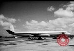 Standbild British Comet Jetliner Hertfordshire England, 1951, aus Sekunde 5 historischem Filmmaterial Videoclip 65675049704