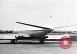 Standbild British Comet Jetliner Hertfordshire England, 1951, aus Sekunde 25 historischem Filmmaterial Videoclip 65675049704
