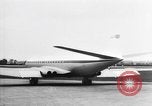 Standbild British Comet Jetliner Hertfordshire England, 1951, aus Sekunde 26 historischem Filmmaterial Videoclip 65675049704